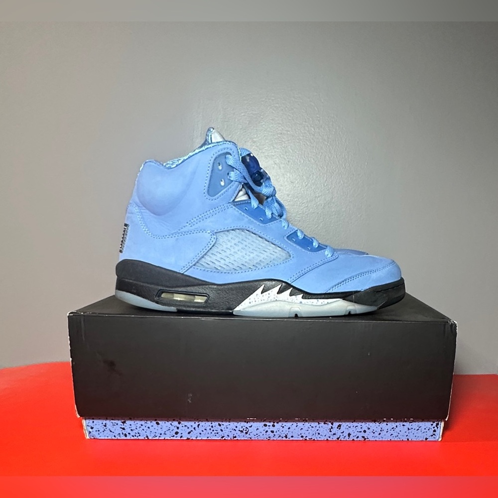 Size 10 - Jordan 5 Retro SE UNC